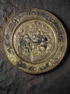 Vintage Engllish Large Brass Peerage Pub Scene Wall Plate 14.25"